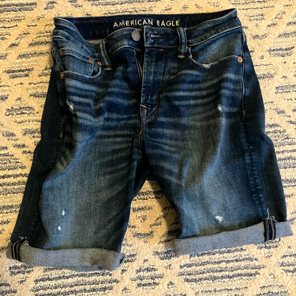 Mens 28 american eagle denim shorts.